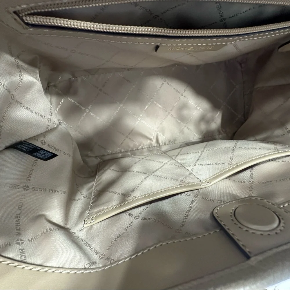 Michael Kors Beige Pebbled Leather Tote with Logo Strap‎ crossbody/shoulder bag